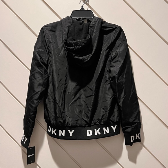 DKNY LOGO LIGHTWEIGHT PUFFER JACKER ❤️IN STORES❤️ - Picture 2 of 3